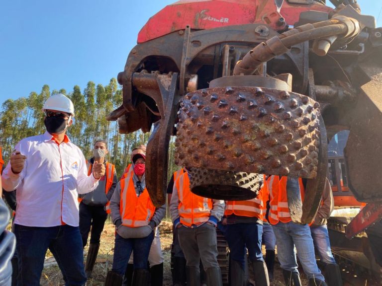 Impulsione sua carreira de Operador de Máquinas.